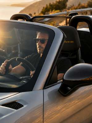 Affiche Porsche 718 Spyder RS — Zoom : Conducteur + cockpit + lunettes + siège spyder rs