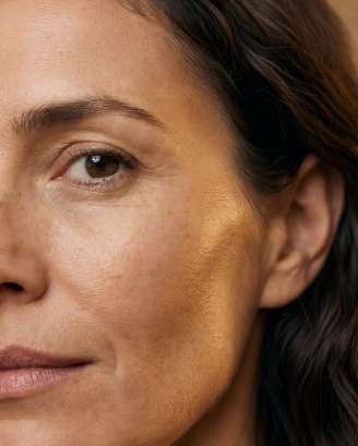 Portrait professionnel d'une femme — Zoom : Joue + œil + lumière dorée