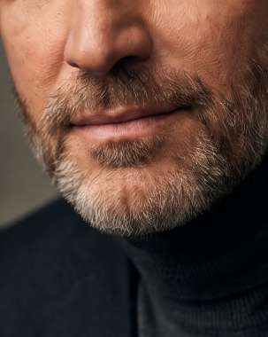 Shooting homme cinquantenaire — Zoom : Barbe + bouche